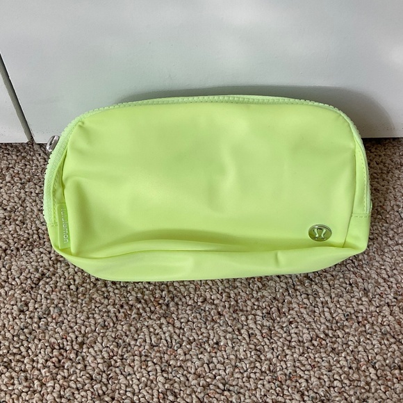Lululemon Everywhere Belt Bag 1L, NWT - Picture 1 of 3